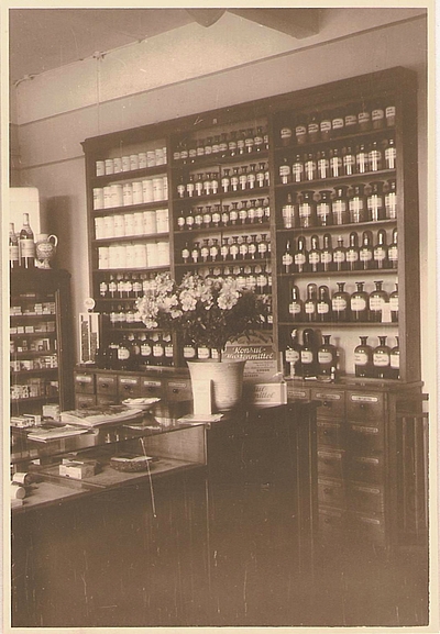 In der alten
        Hafen-Apotheke