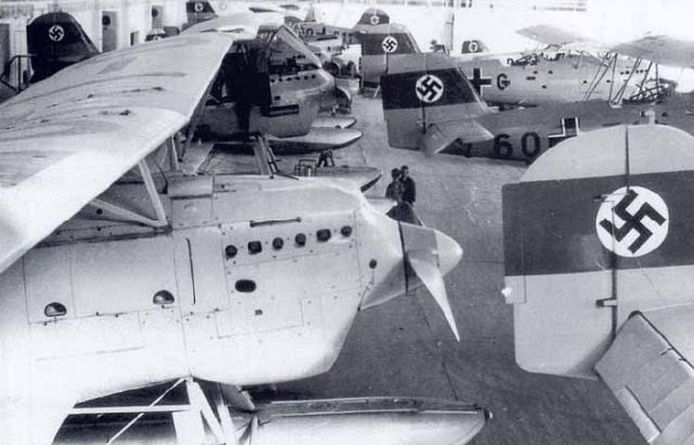 Marinefliegerstaffel mit Heinkel He 60