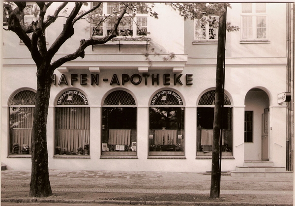 Hafen-Apotheke
        1953