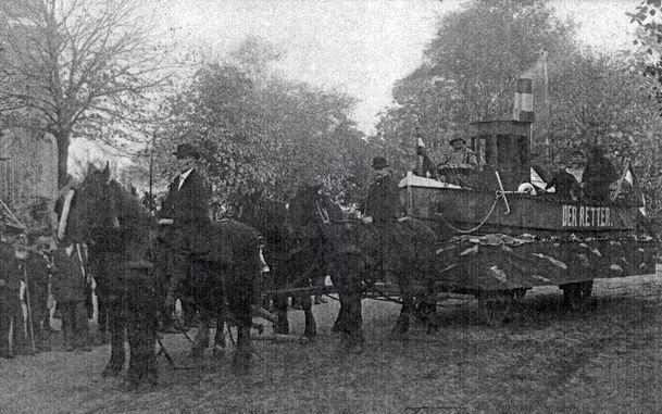 Umzug vor dem
        Lotsenhaus