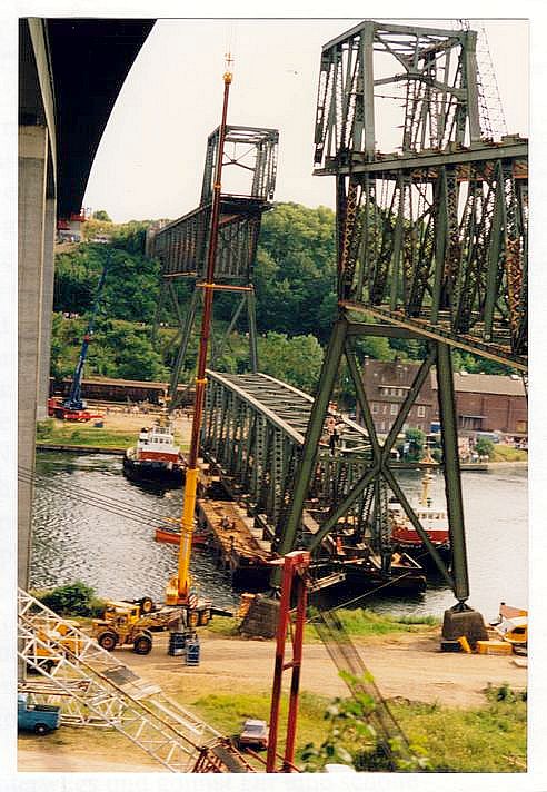 Abriß der
        Prinz-Heinrich-Brücke