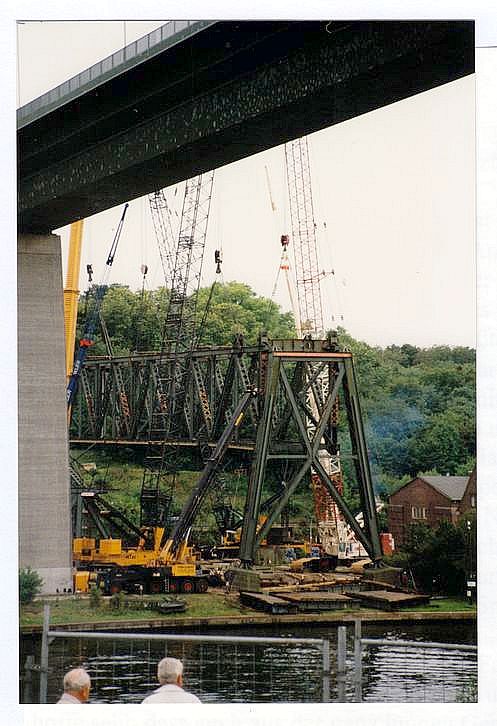 Abriß der
        Prinz-Heinrich-Brücke